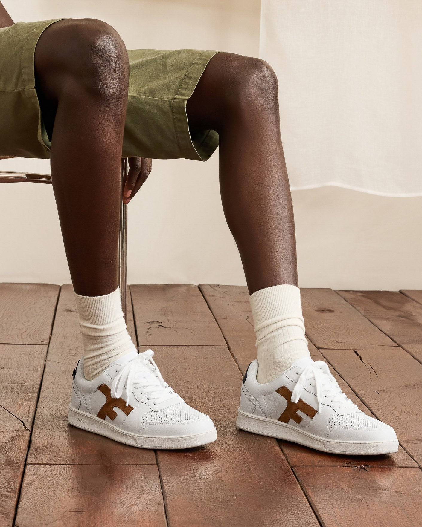 Baskets blanches & bleu marine cuir & nylon recycle - modele HAZEL