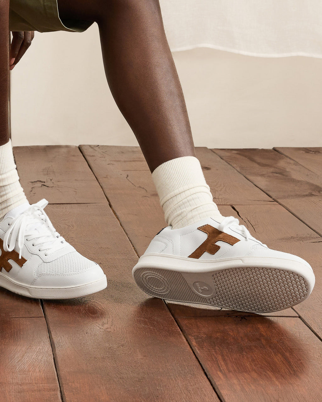 Baskets blanches & bleu marine cuir & nylon recycle - modele HAZEL