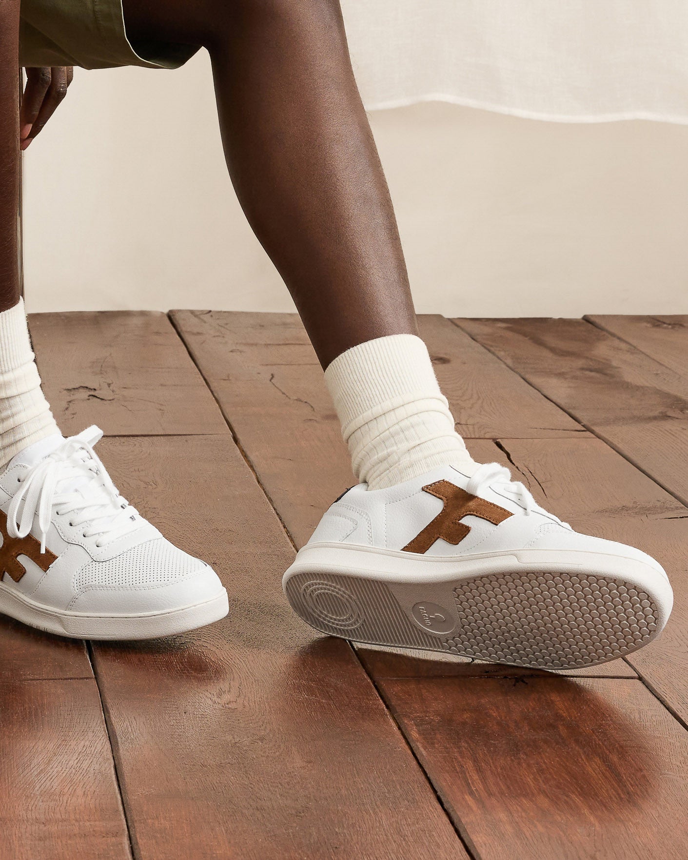Baskets blanches & bleu marine cuir & nylon recycle - modele HAZEL