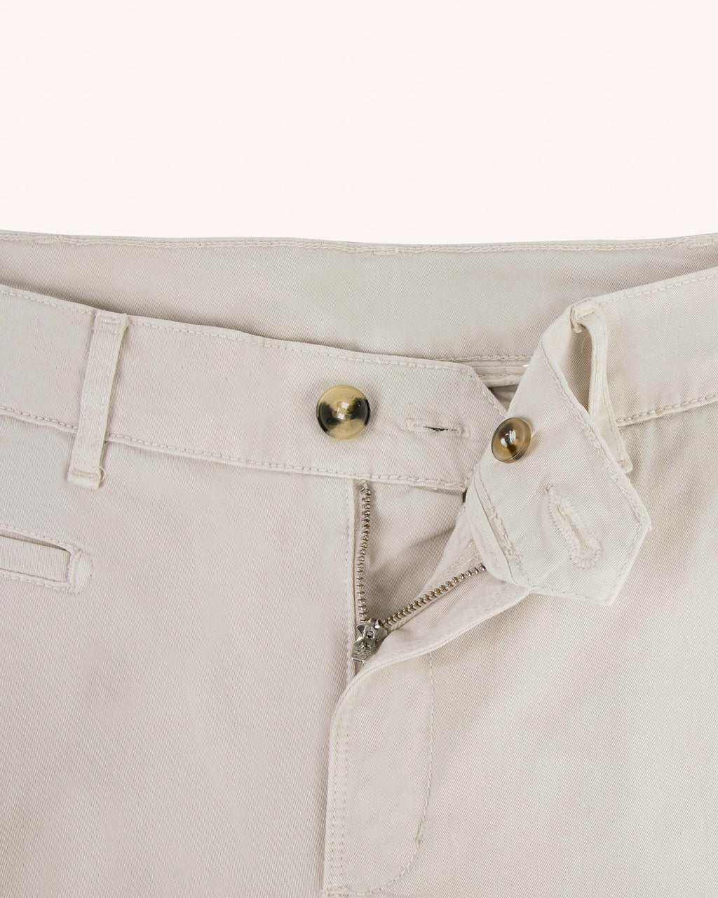 Ecru tapered chino