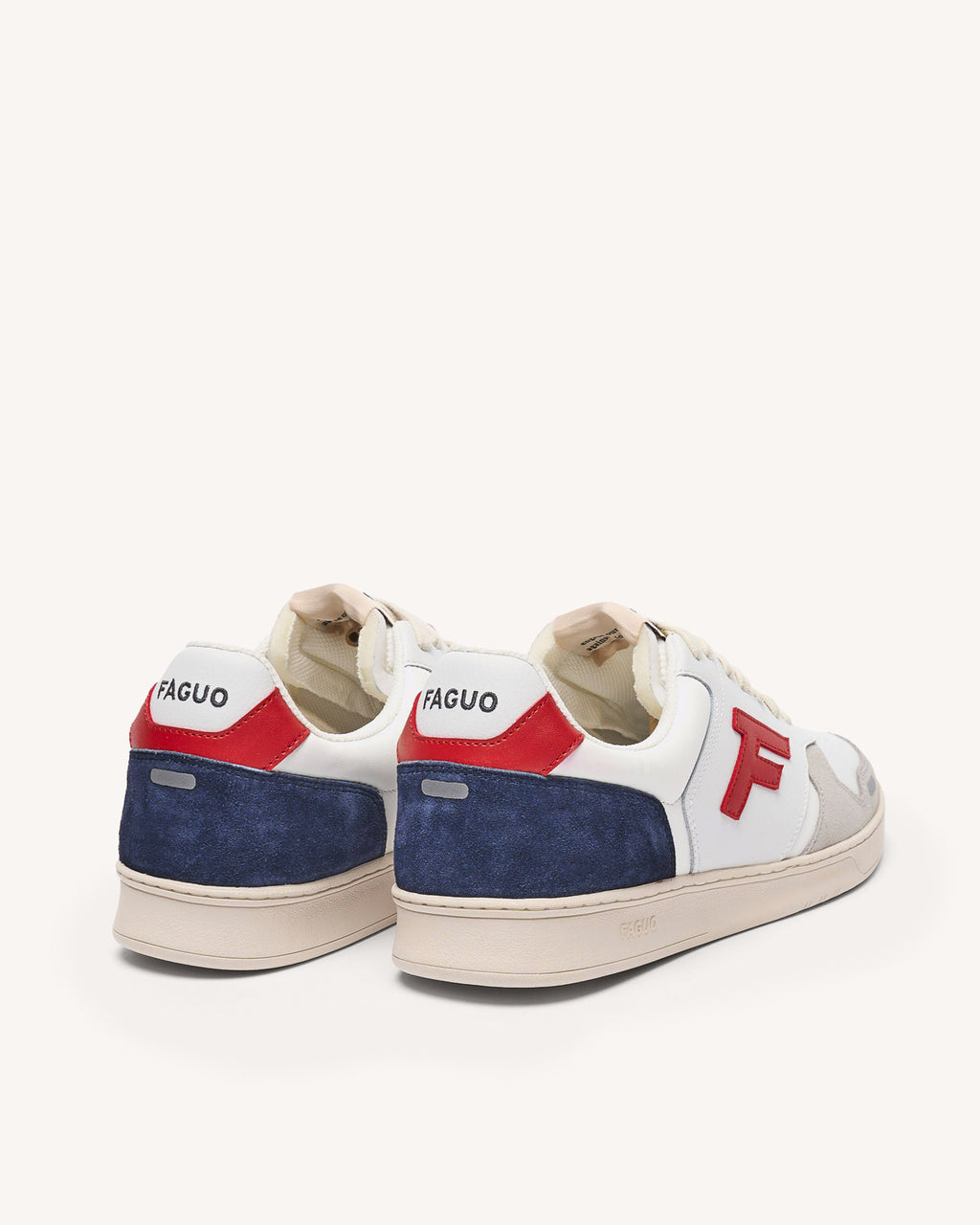 Baskets basses blanches, rouges et bleues