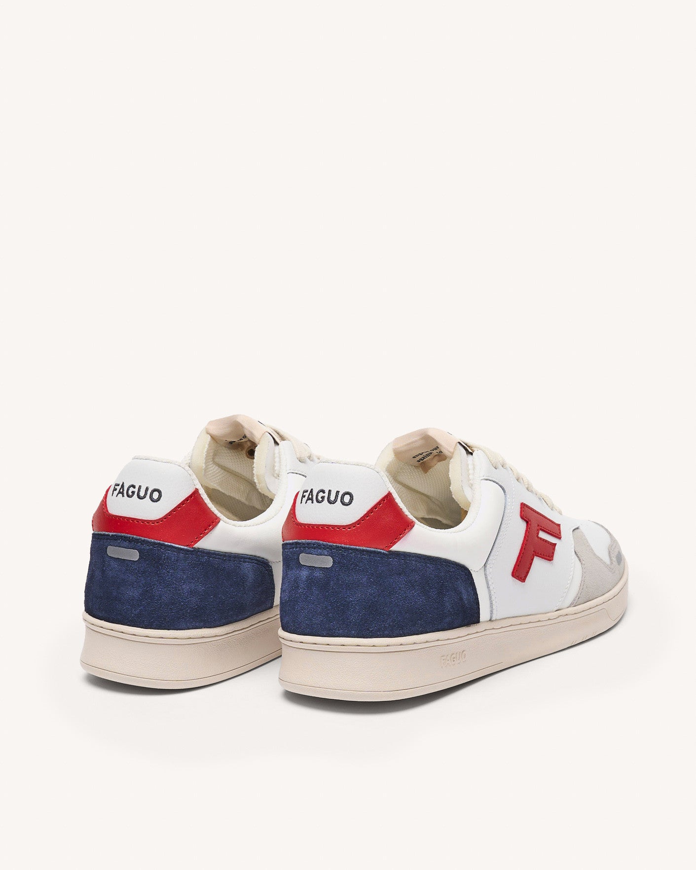 Baskets basses blanches, rouges et bleues