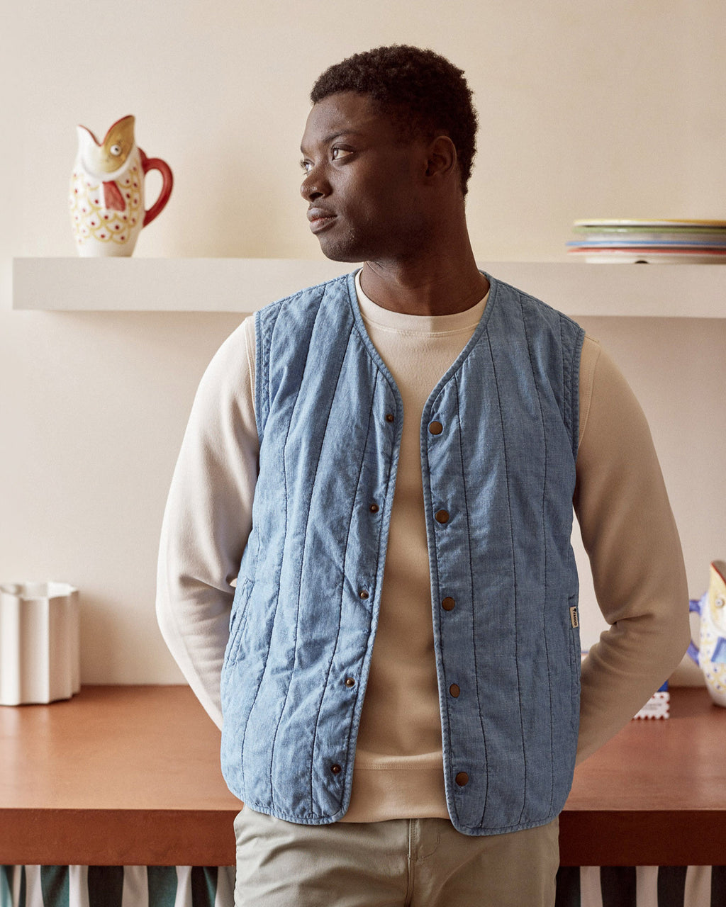 Sleeveless light denim jacket