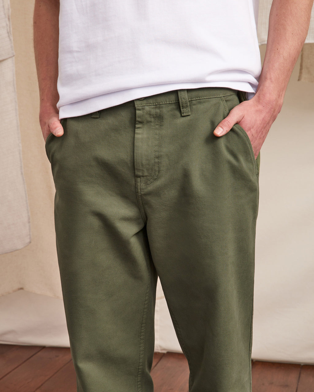 Chino vert kaki