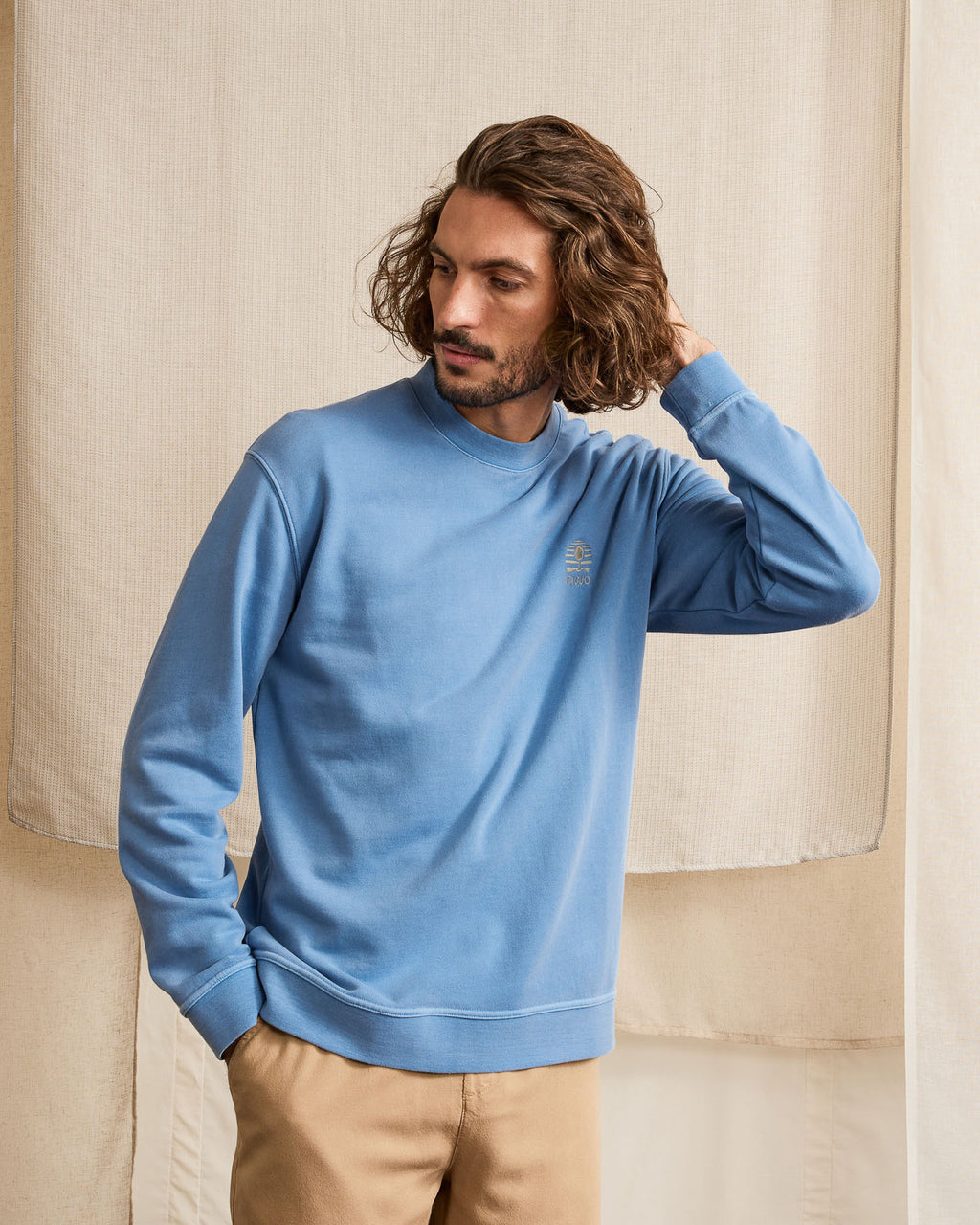 Sky blue sweatshirt in pigment dye