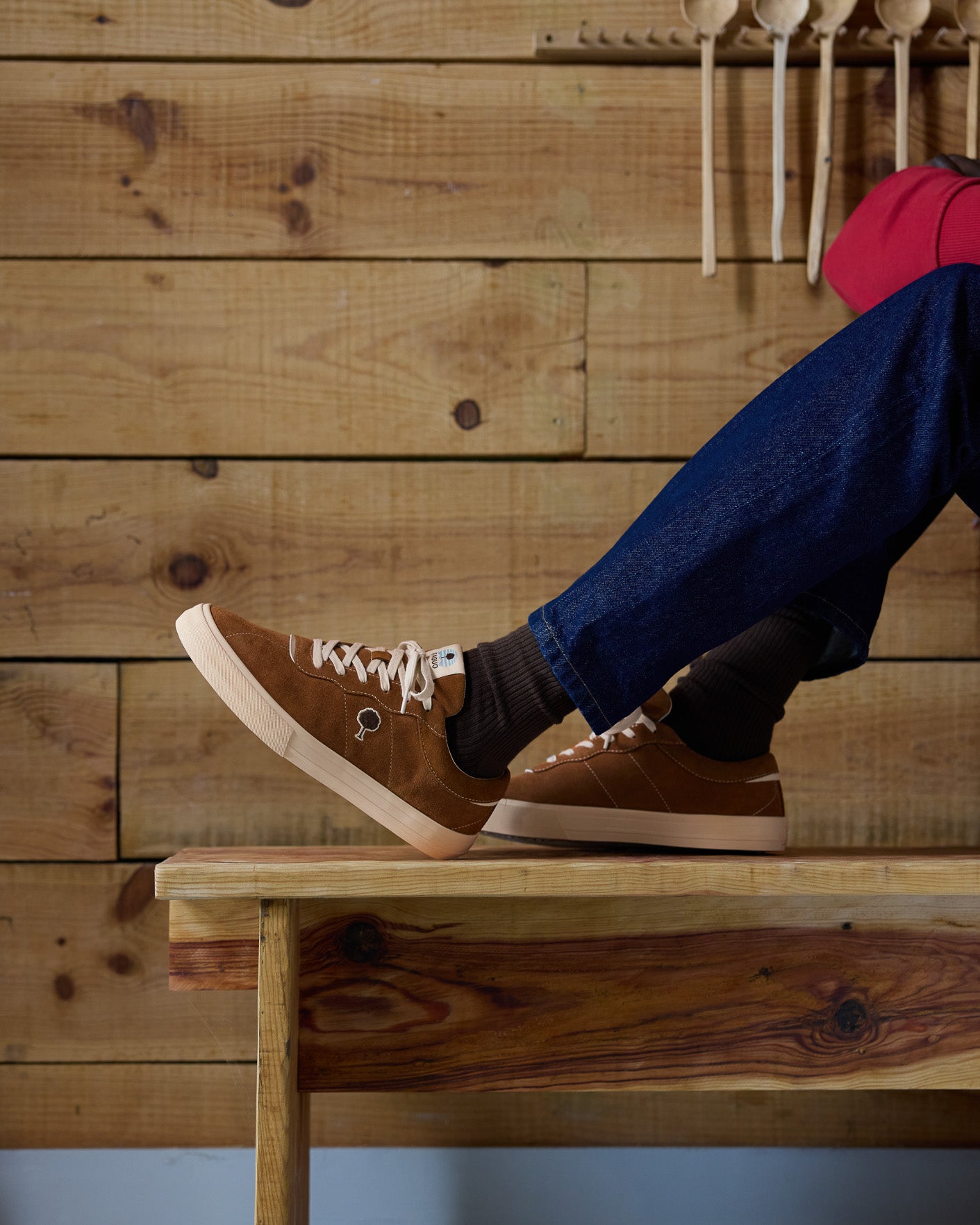 Camel tennis shoe