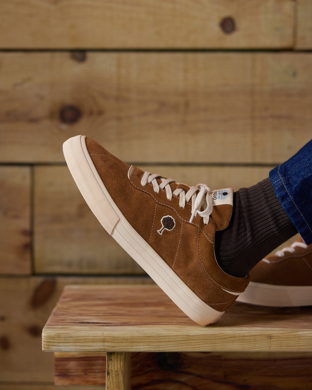 Camel tennis shoe