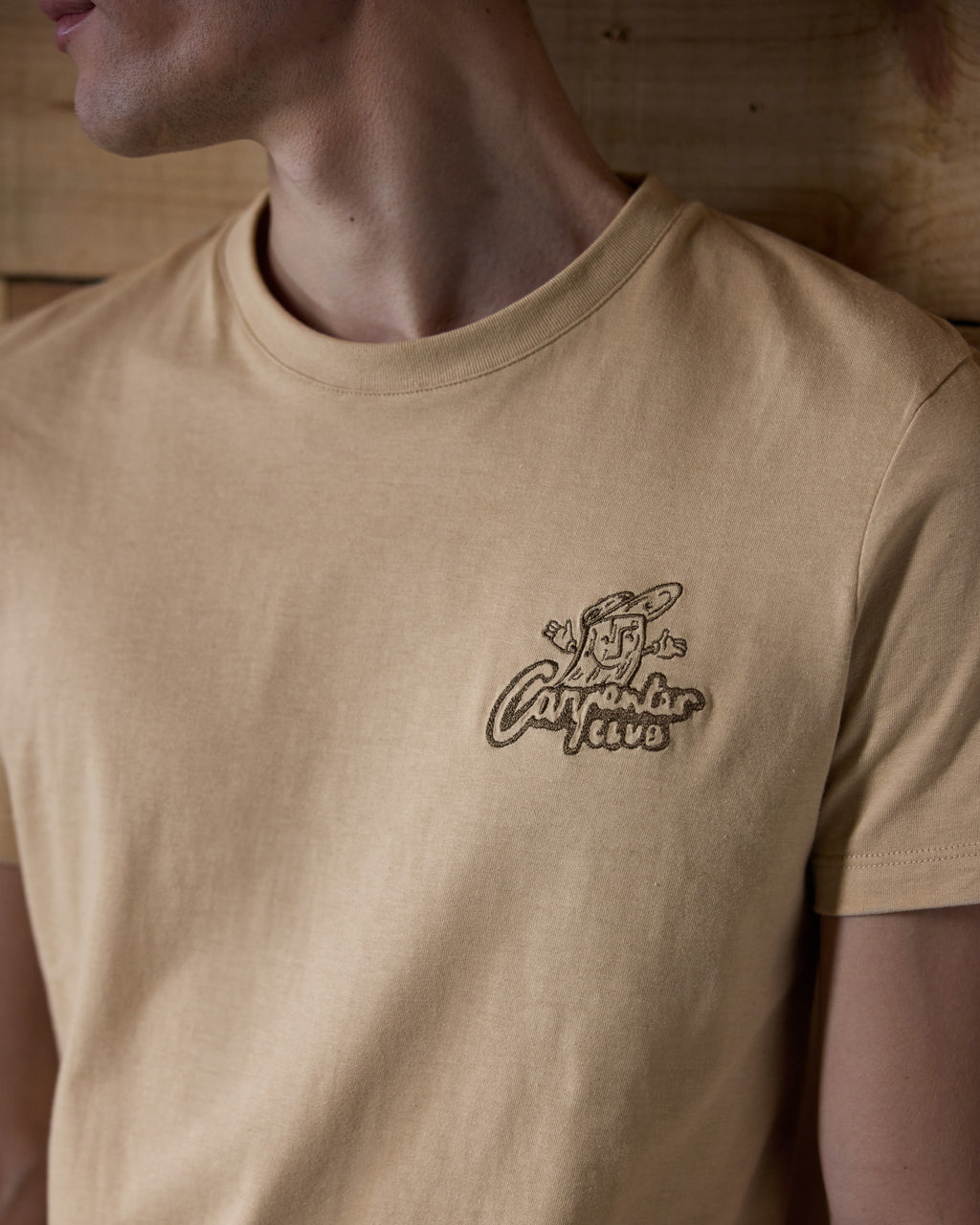 Beige T-shirt "carpenter club" embroidery