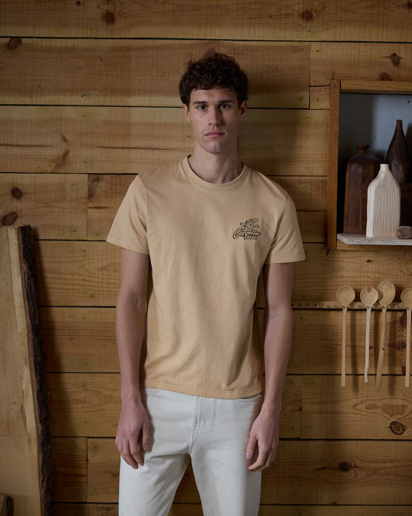 Beige t-shirt with "carpenter club" embroidery