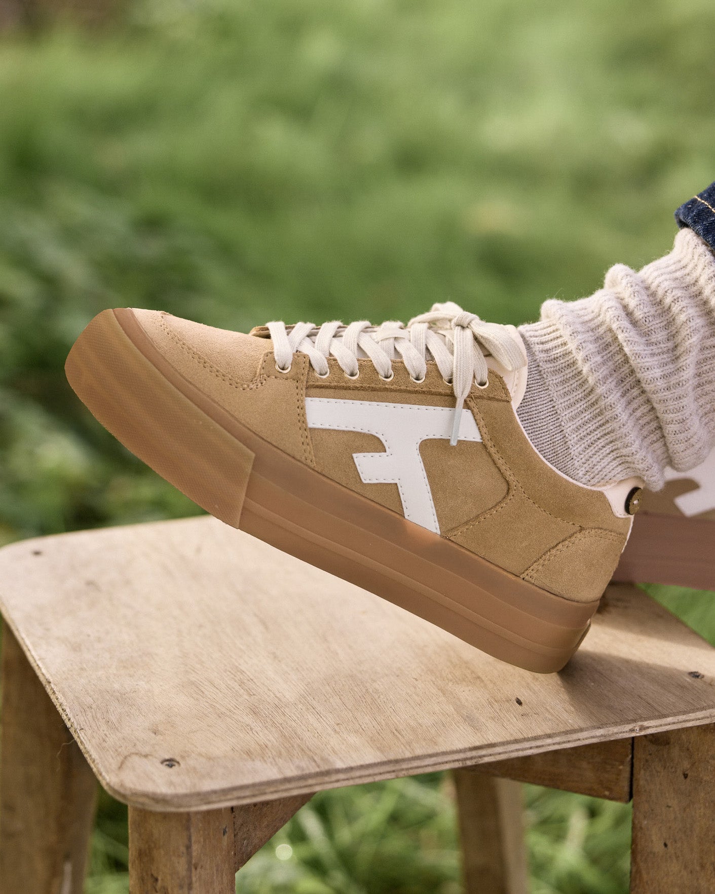 Sand tennis shoes