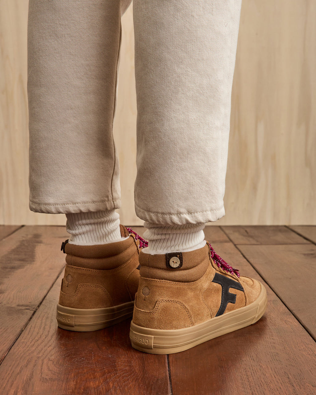 Camel tennis shoes