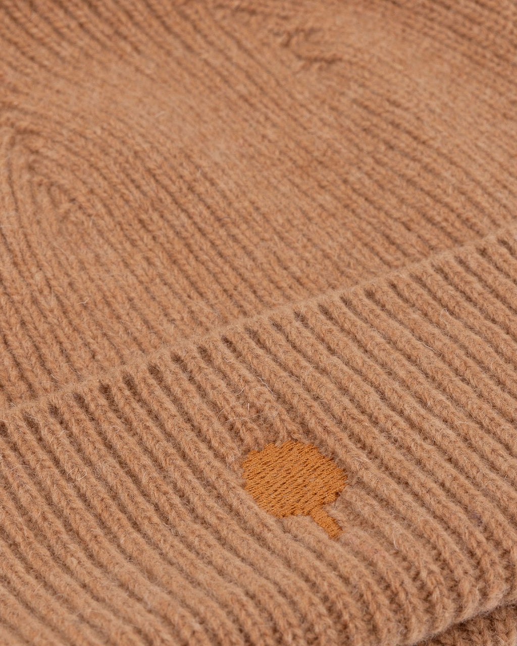 Camel tree embroidery tights