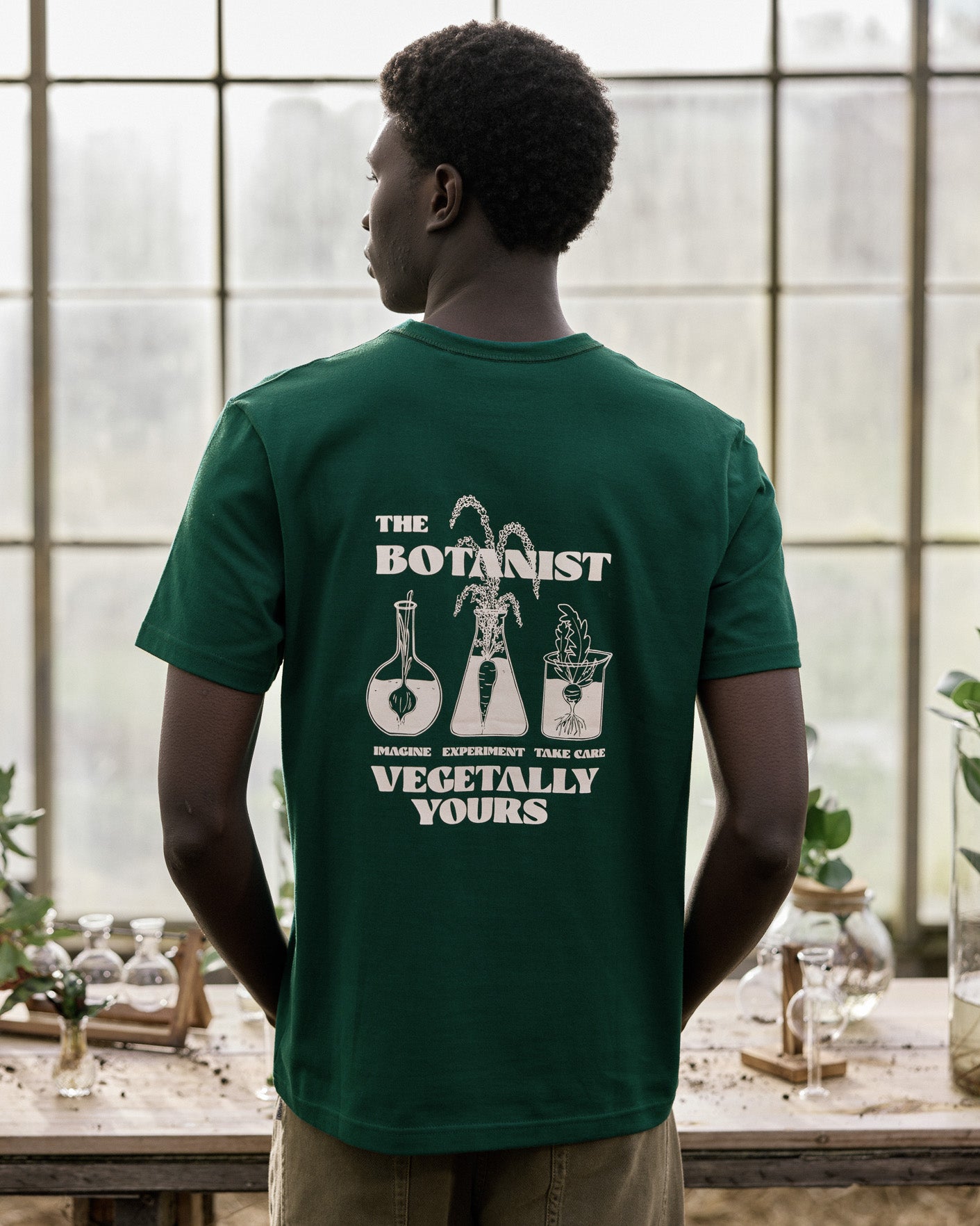 Forest green t-shirt "the botanist"