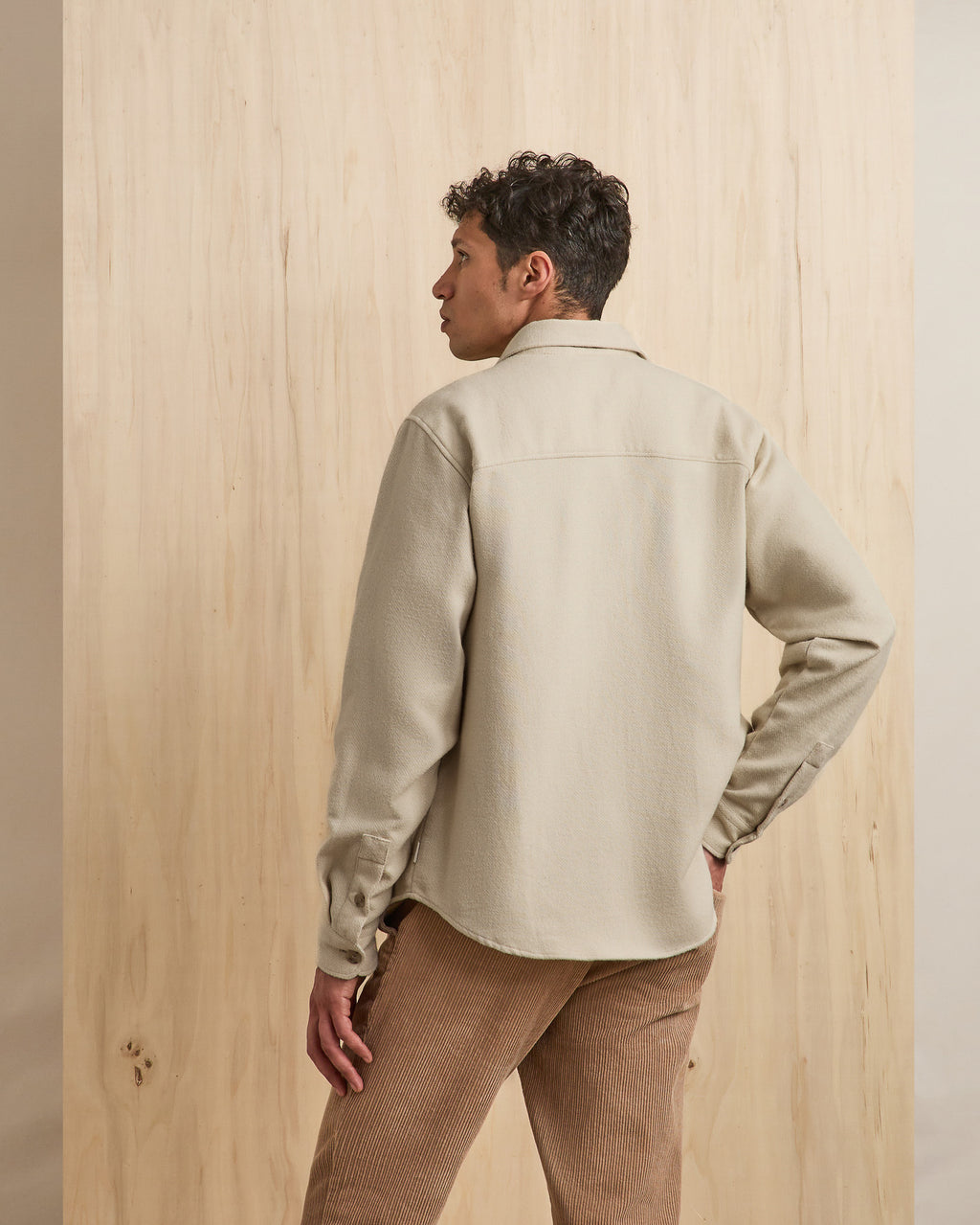 Chemise beige foncé poches poitrine