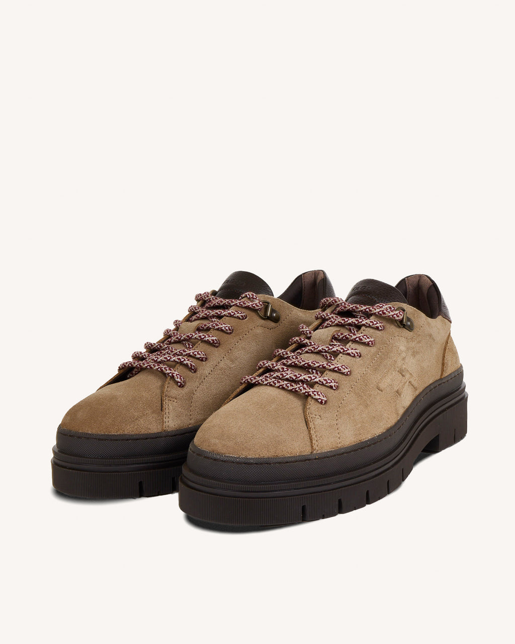 Beige low-top shoes