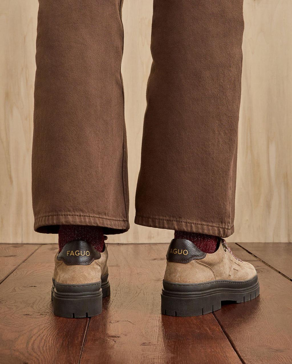Beige low shoes