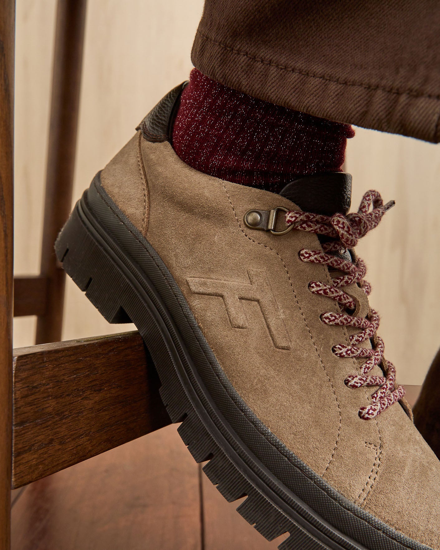 Beige low shoes