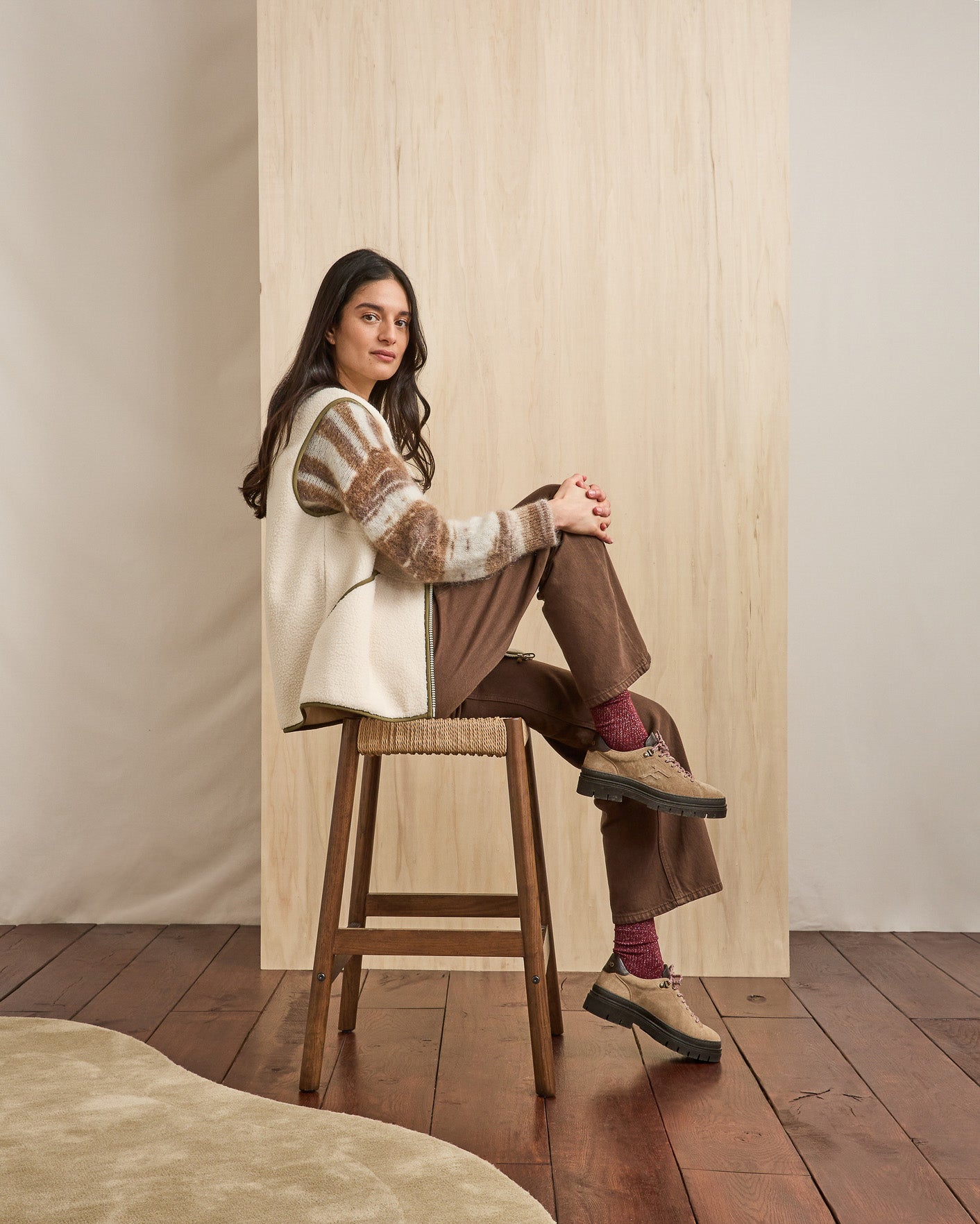 Beige low-top shoes