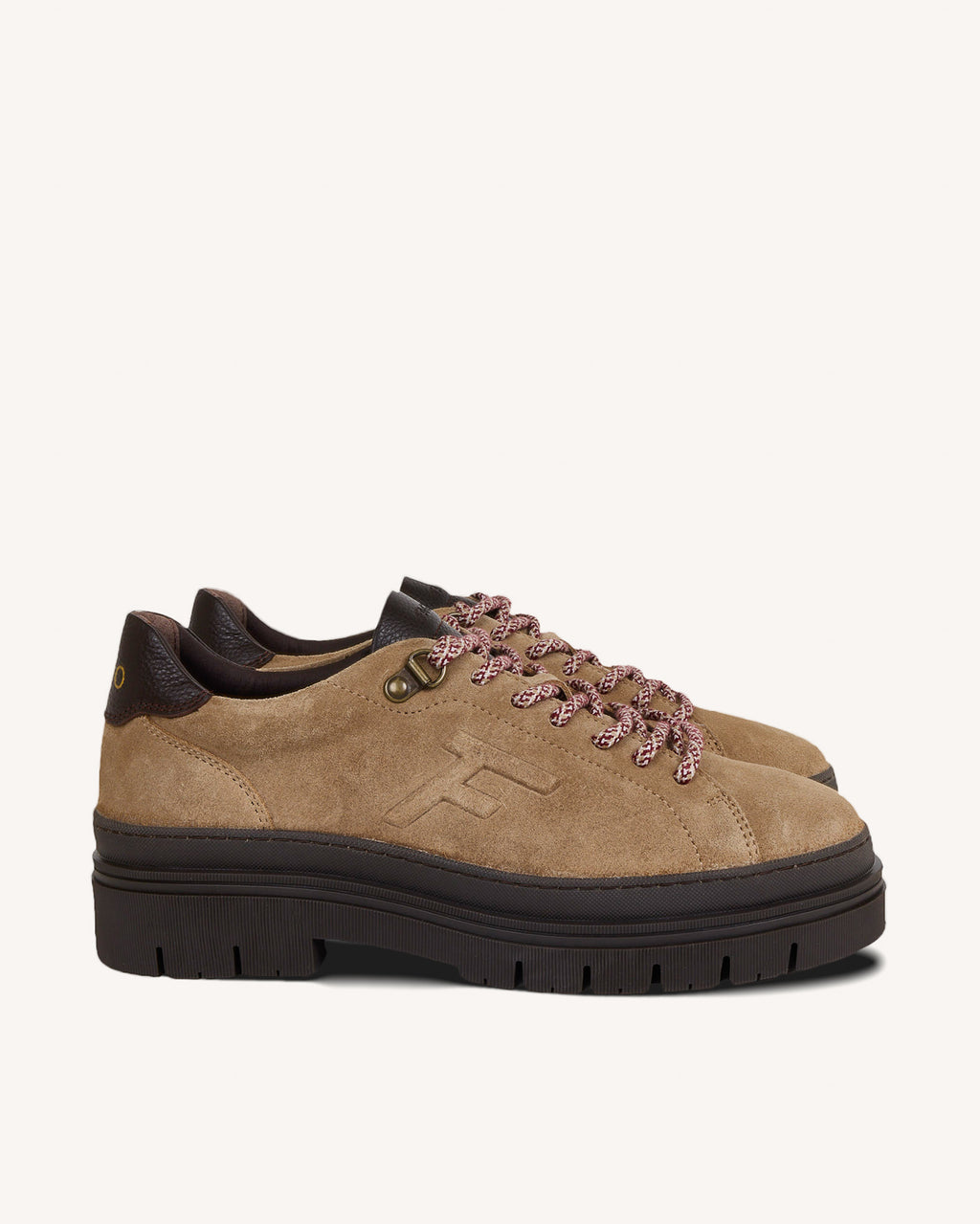 Beige low-top shoes
