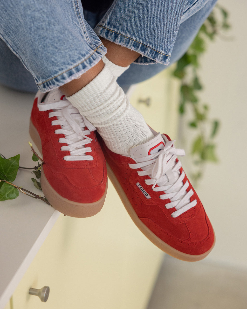 Low-top trainers Lumbo Suede Red