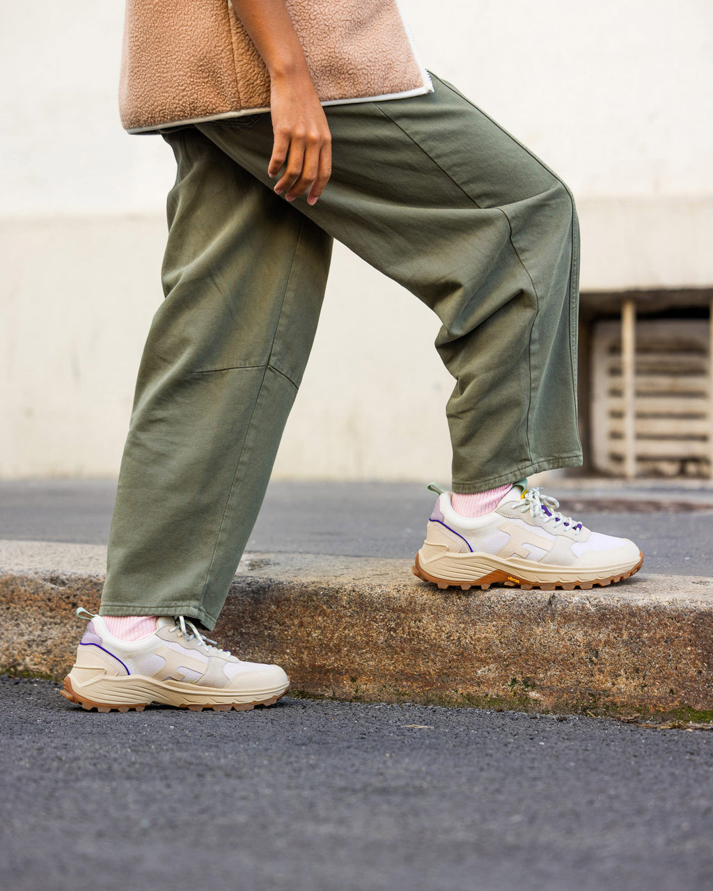Running Hazel monstera Fabric-suede White/light green