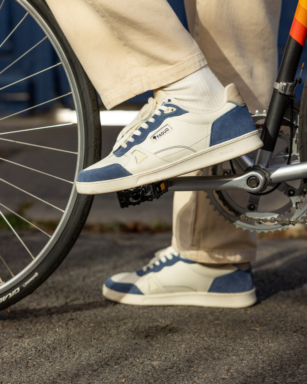 Baskets basses Commute 1 Cuir-suede Off-white/blue