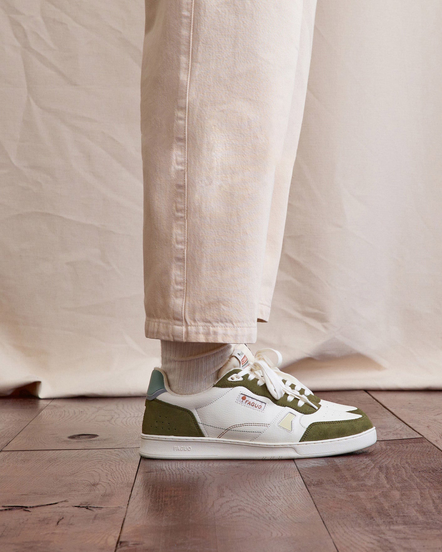 Low-top trainers Commute 1 Leather-suede White/kaki