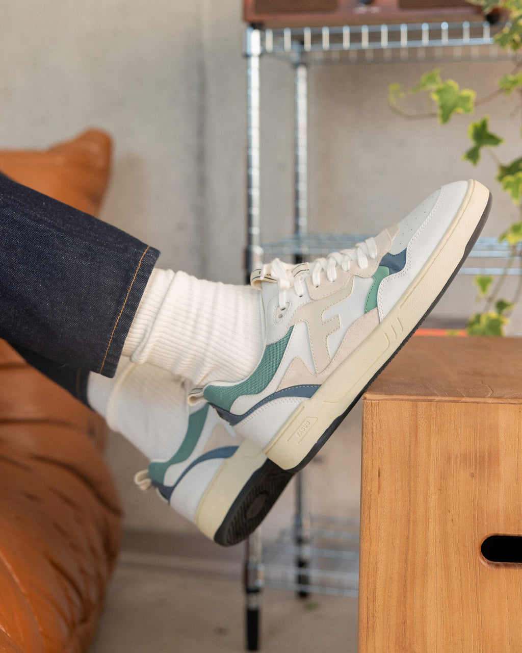 Low-top trainers Dahlia Leather-suede Off-white/blue