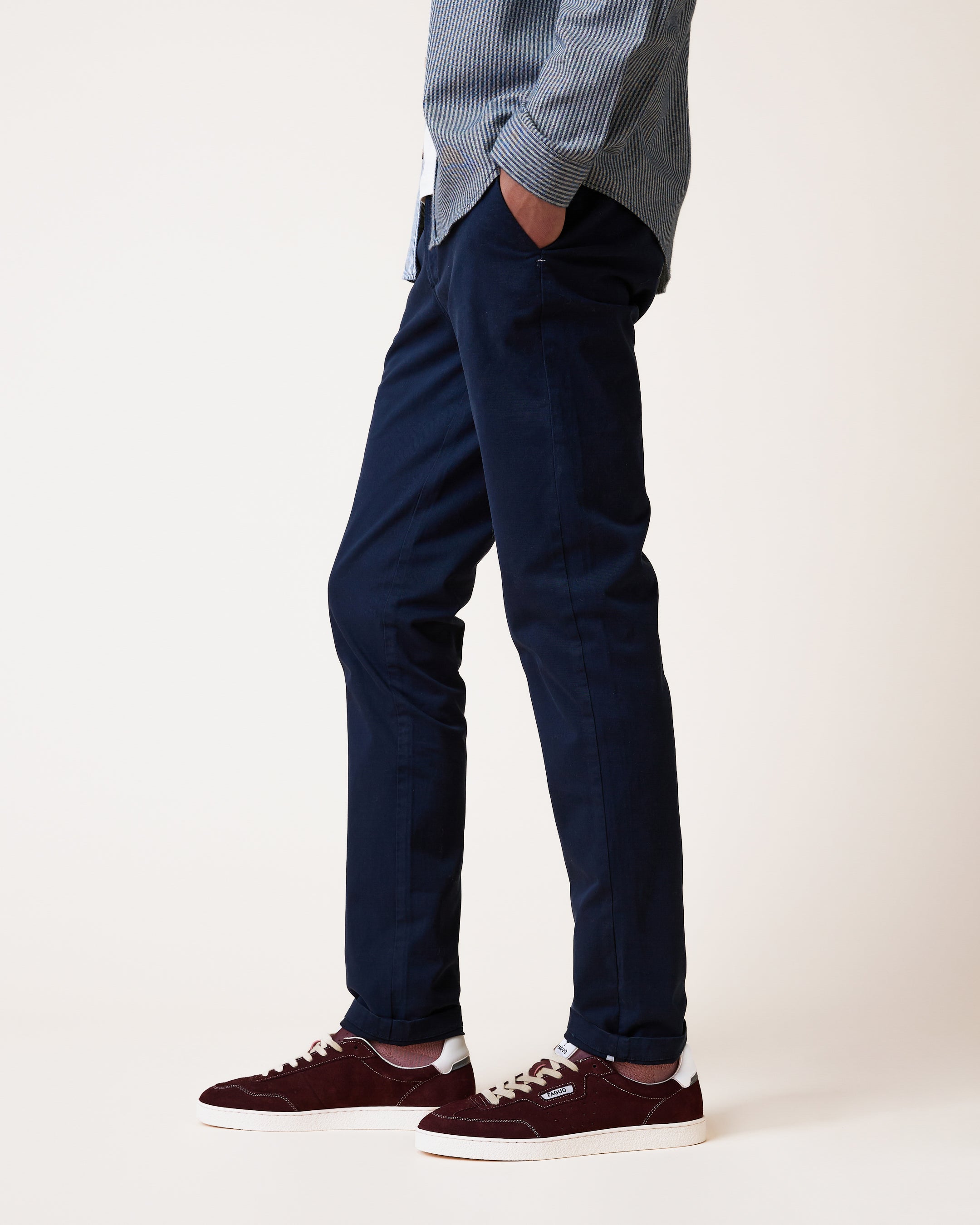 chino-navy-organic-cotton-model-brix-S2