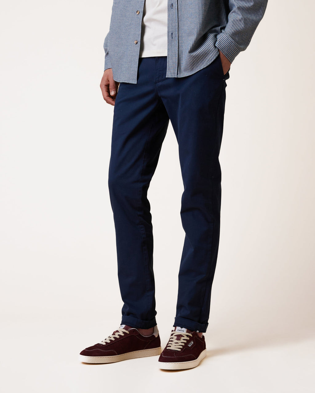navy-blue-organic-cotton-chino-model-brix-S3