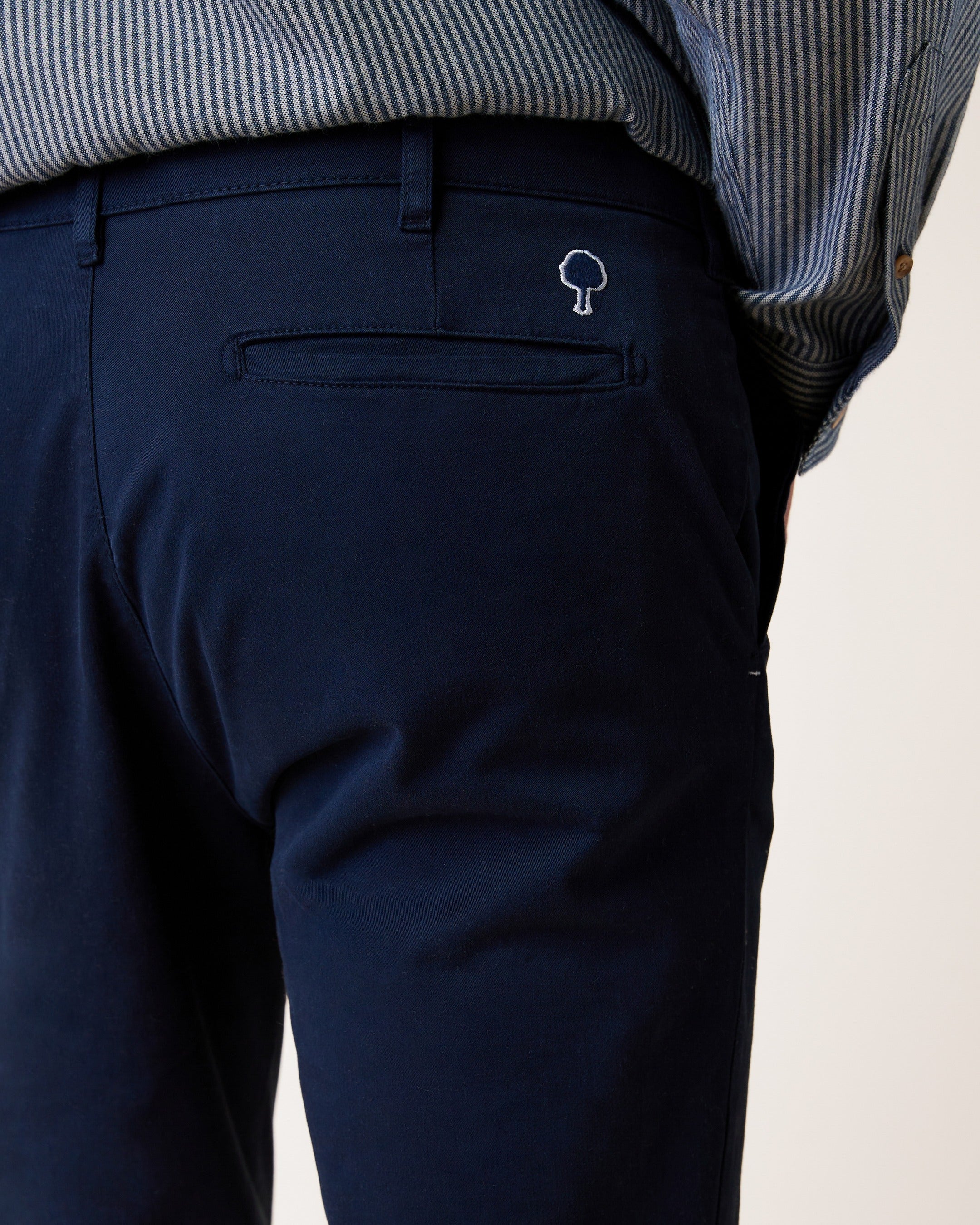 navy-blue-chino-organic-cotton-model-brix-S5