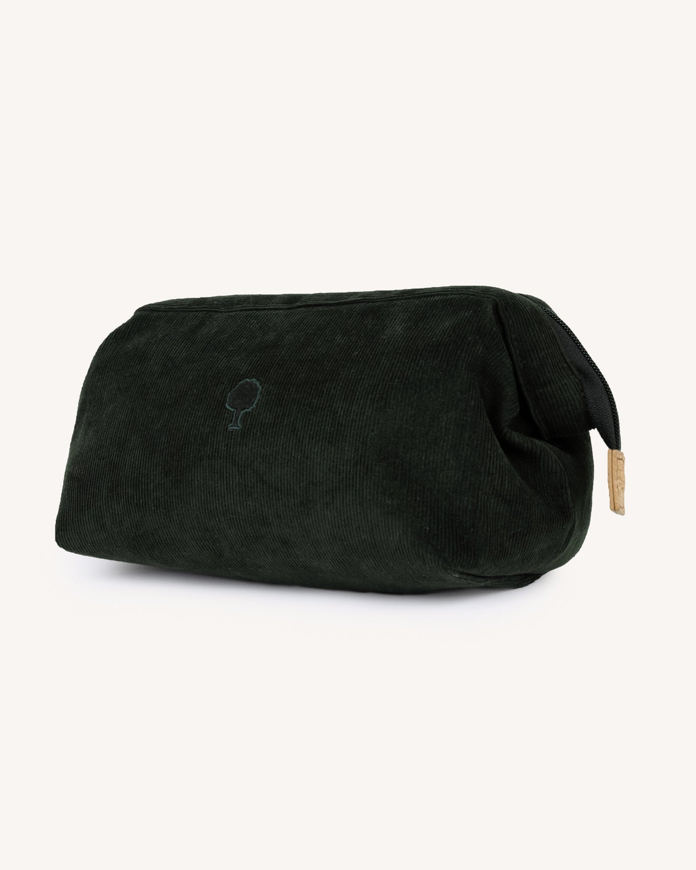 small-accessories-dark-green-recycled-cotton-washbag-model-P2