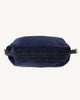 kleine-bagage-marineblauw-gerecycled-katoen-model-washbag-P3