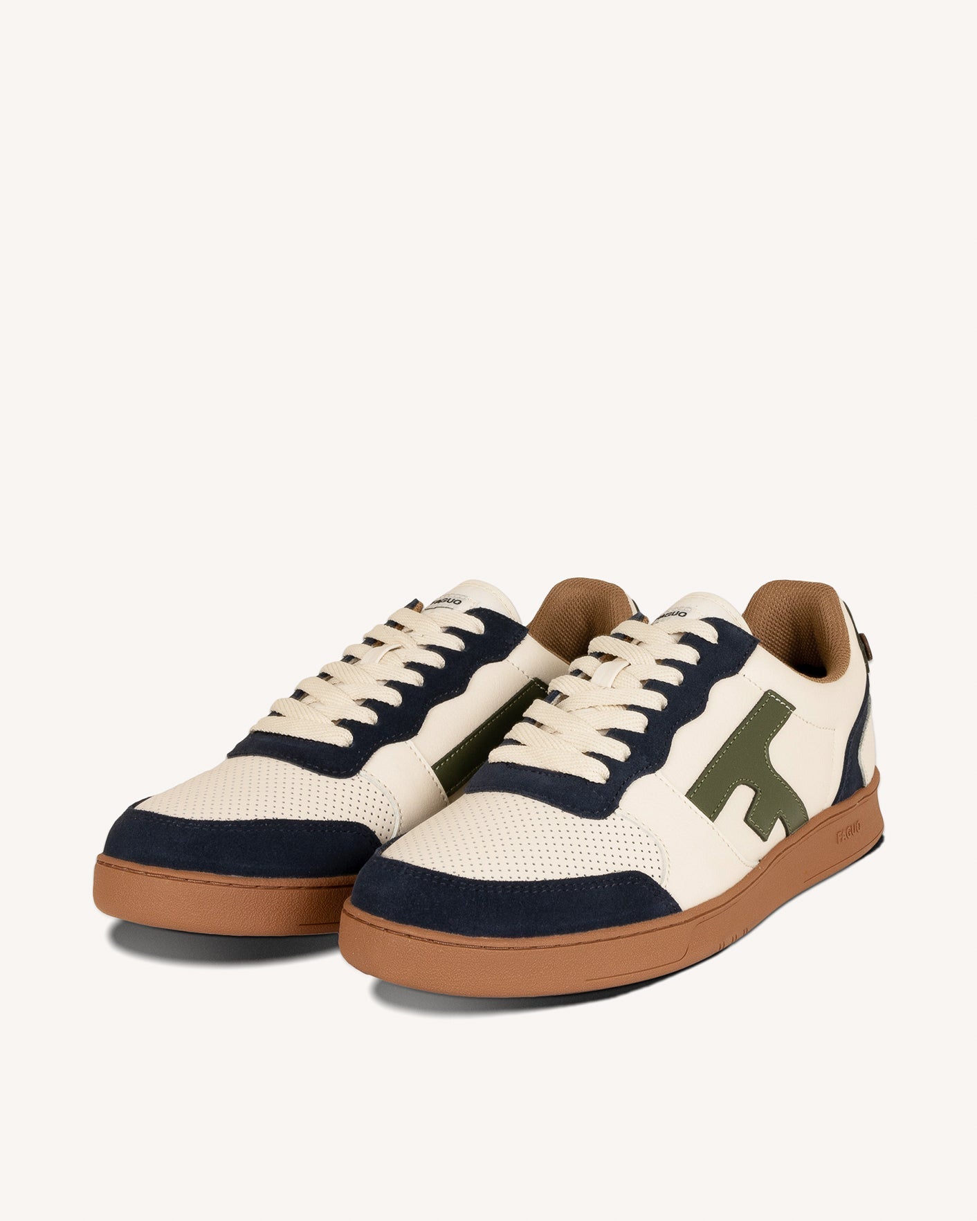 baskets-ecrues-bleu-marine-cuir-nylon-recycle-modele-hazel-P2