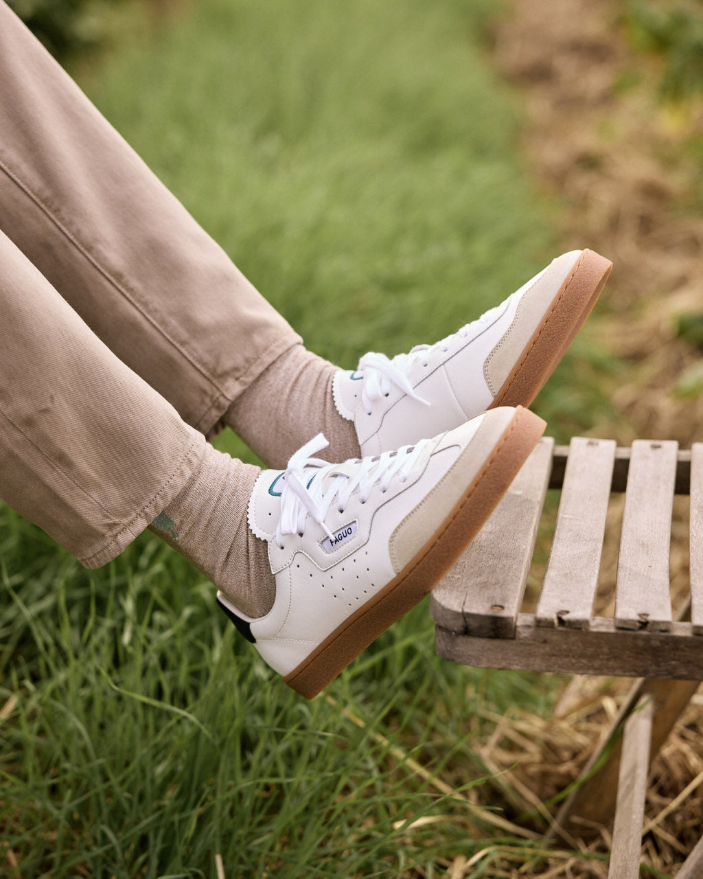 baskets-blanches-bleu-marine-cuir-cuir-suede-modele-lumbo-2-P38