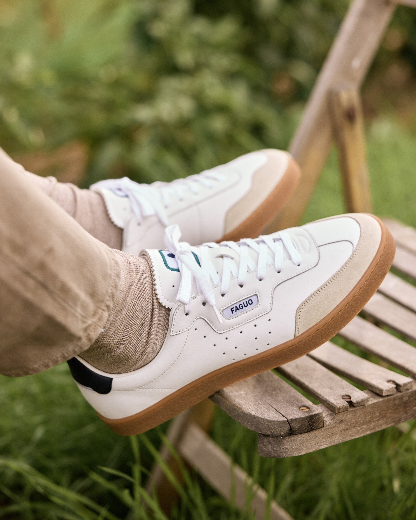 baskets-blanches-bleu-marine-cuir-cuir-suede-modele-lumbo-2-P45