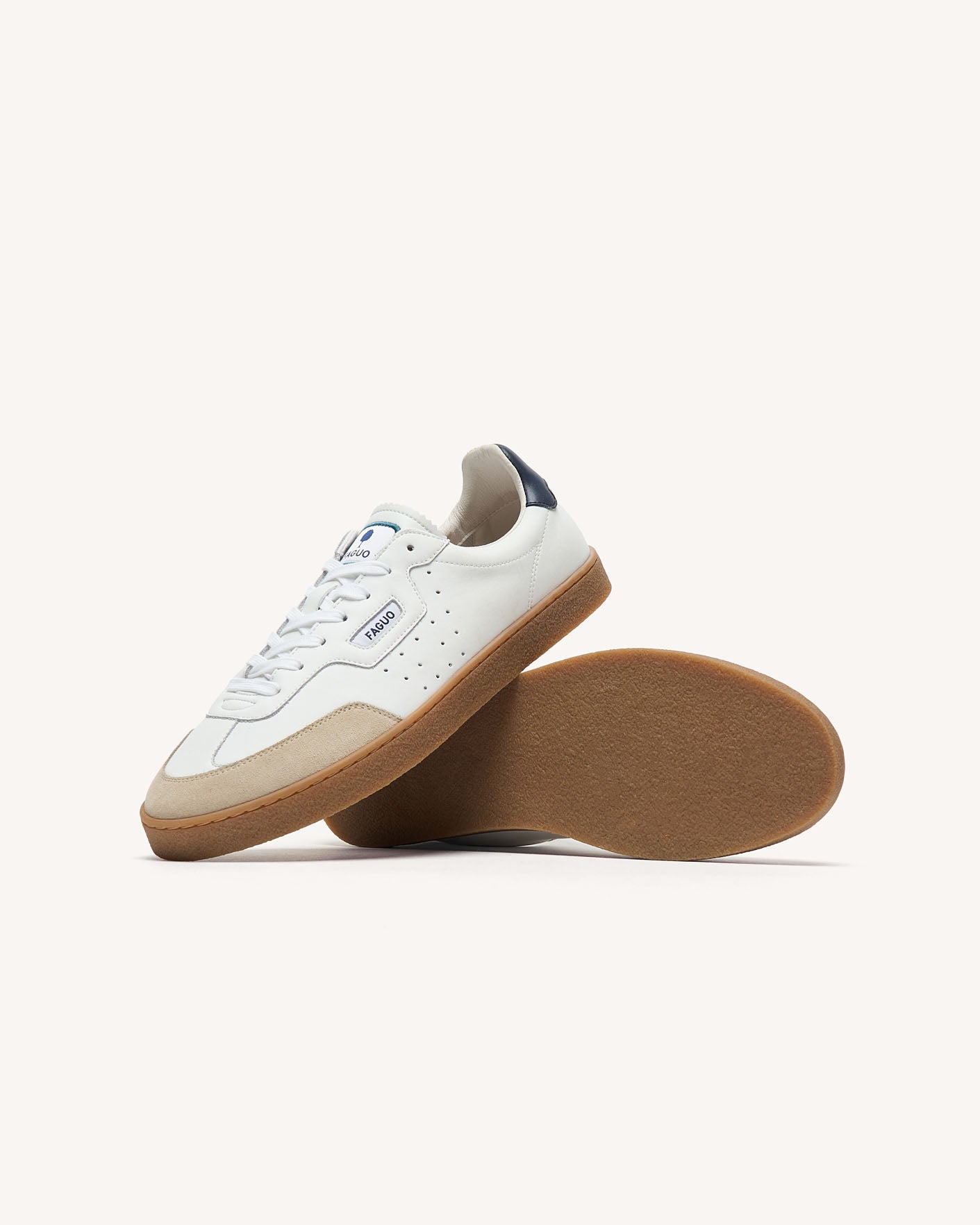 baskets-blanches-bleu-marine-cuir-cuir-suede-modele-lumbo-2-P6