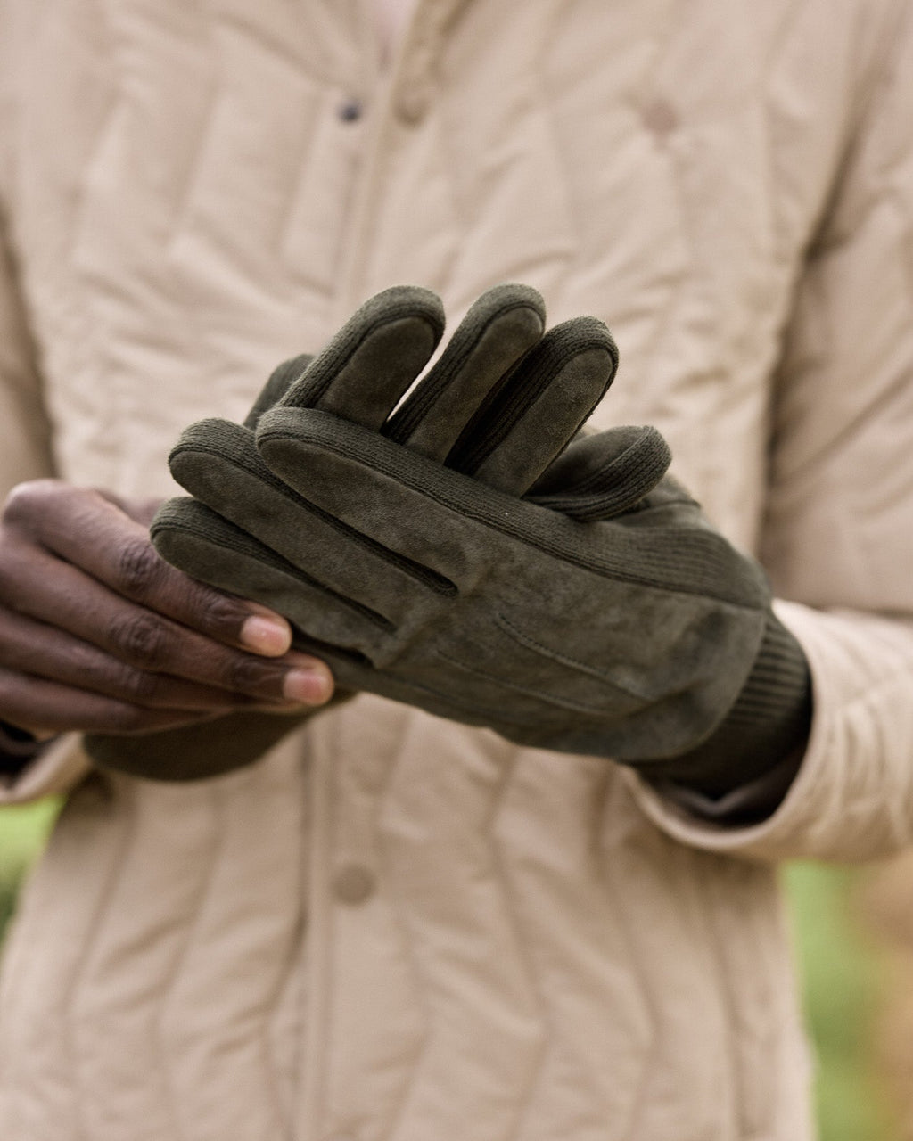 khaki-pigskin-scarves-and-gloves-model-gloves-mix-P2