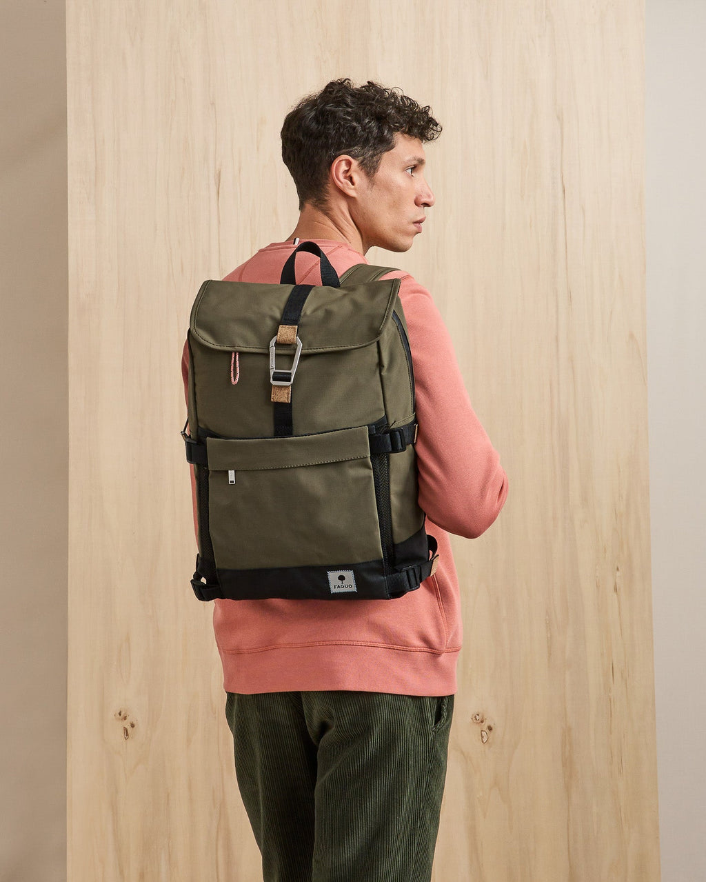 sac-a-dos-vert-olive-fonce-polyester-recycle-modele-commuter-20-S6