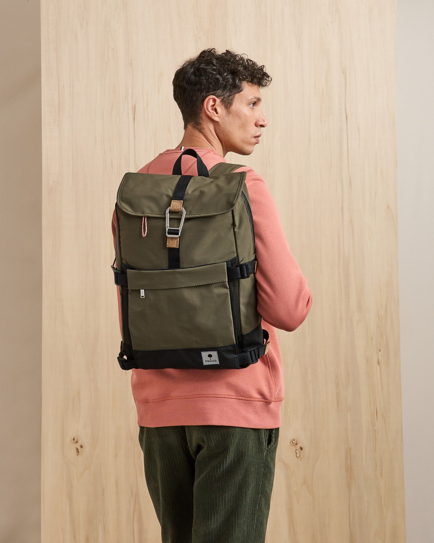 sac-a-dos-vert-olive-fonce-polyester-recycle-modele-commuter-20-S6