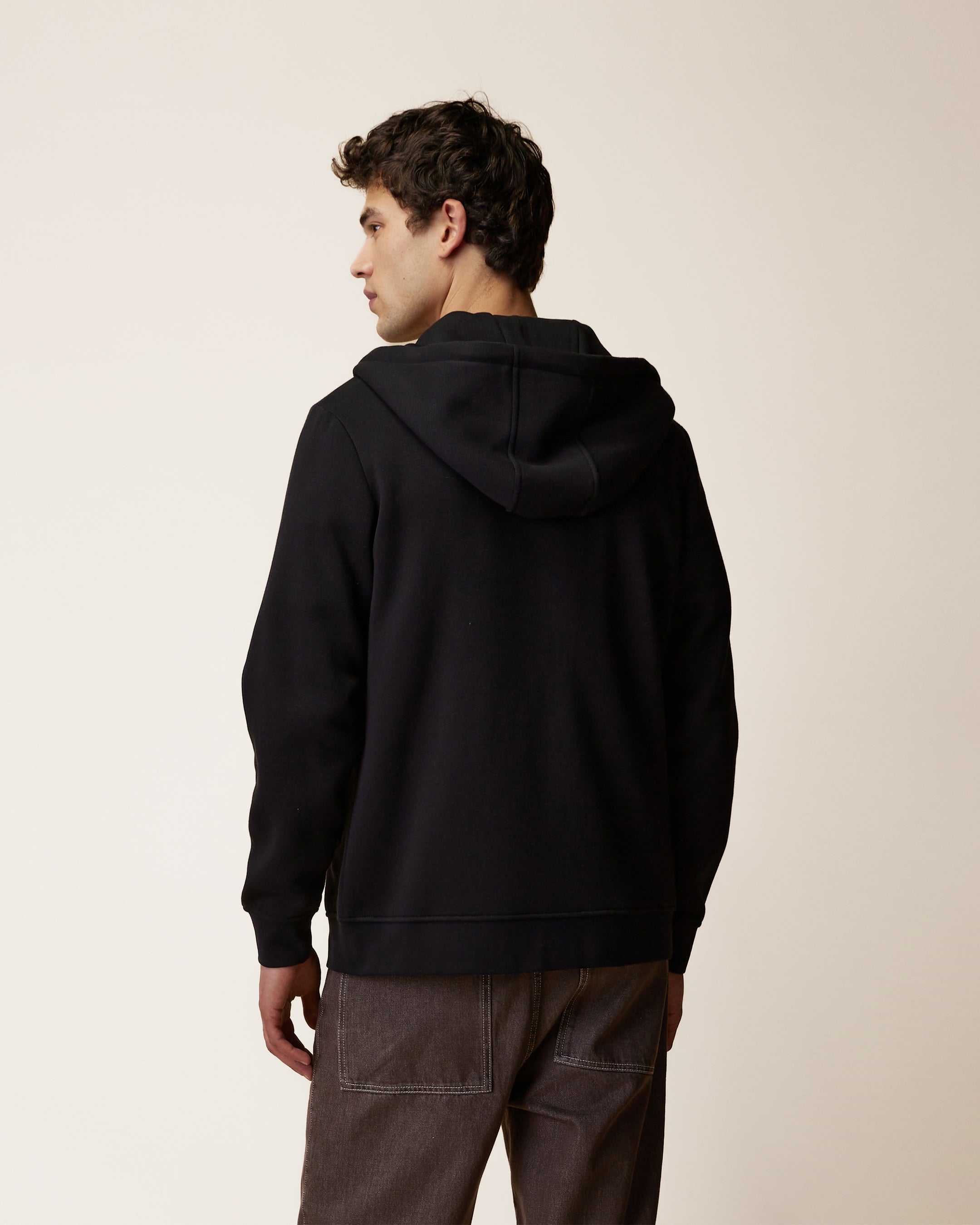 sweat-noir-coton-polyester-recycles-modele-mesnil-S4