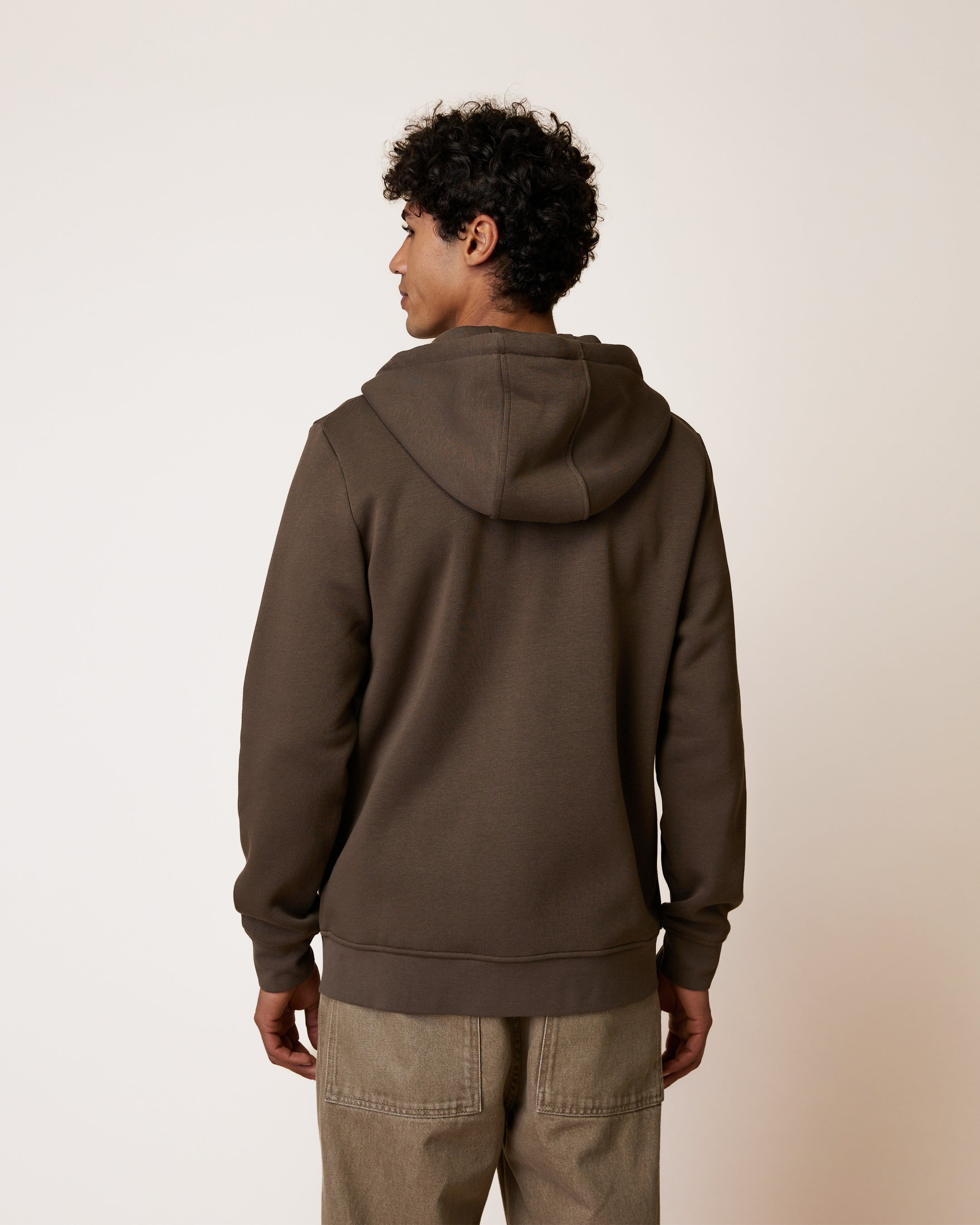 dark-brown-recycled-cotton-polyester-sweatshirt-model-mesnil-S4