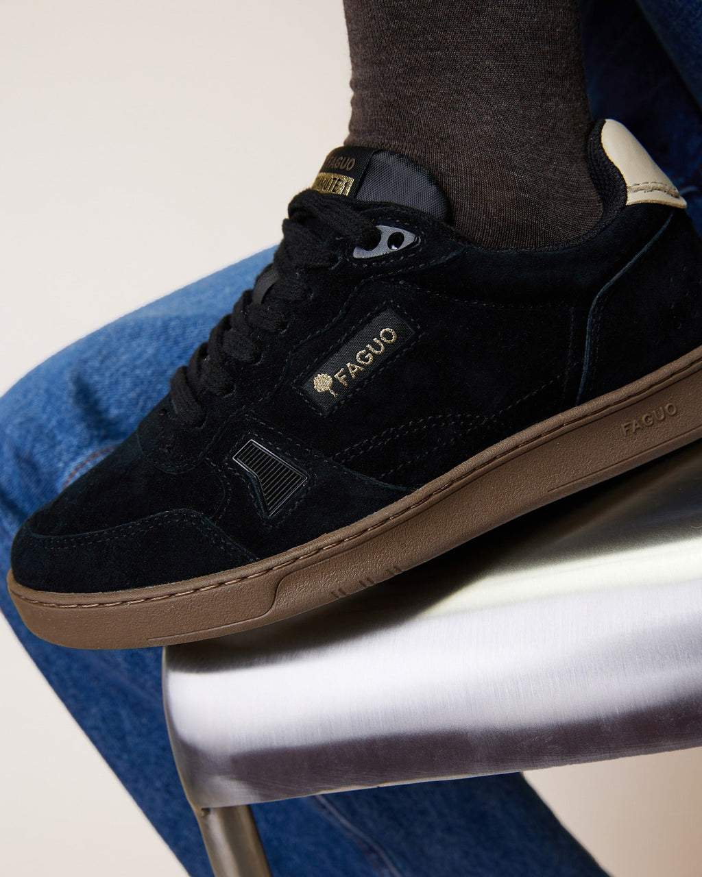 commute-1-suede-fw26-bla00-O2