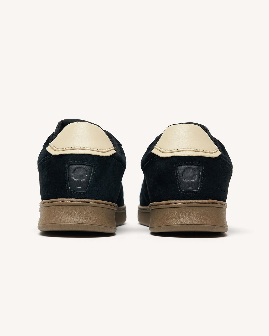 commute-1-suede-fw26-bla00-P4