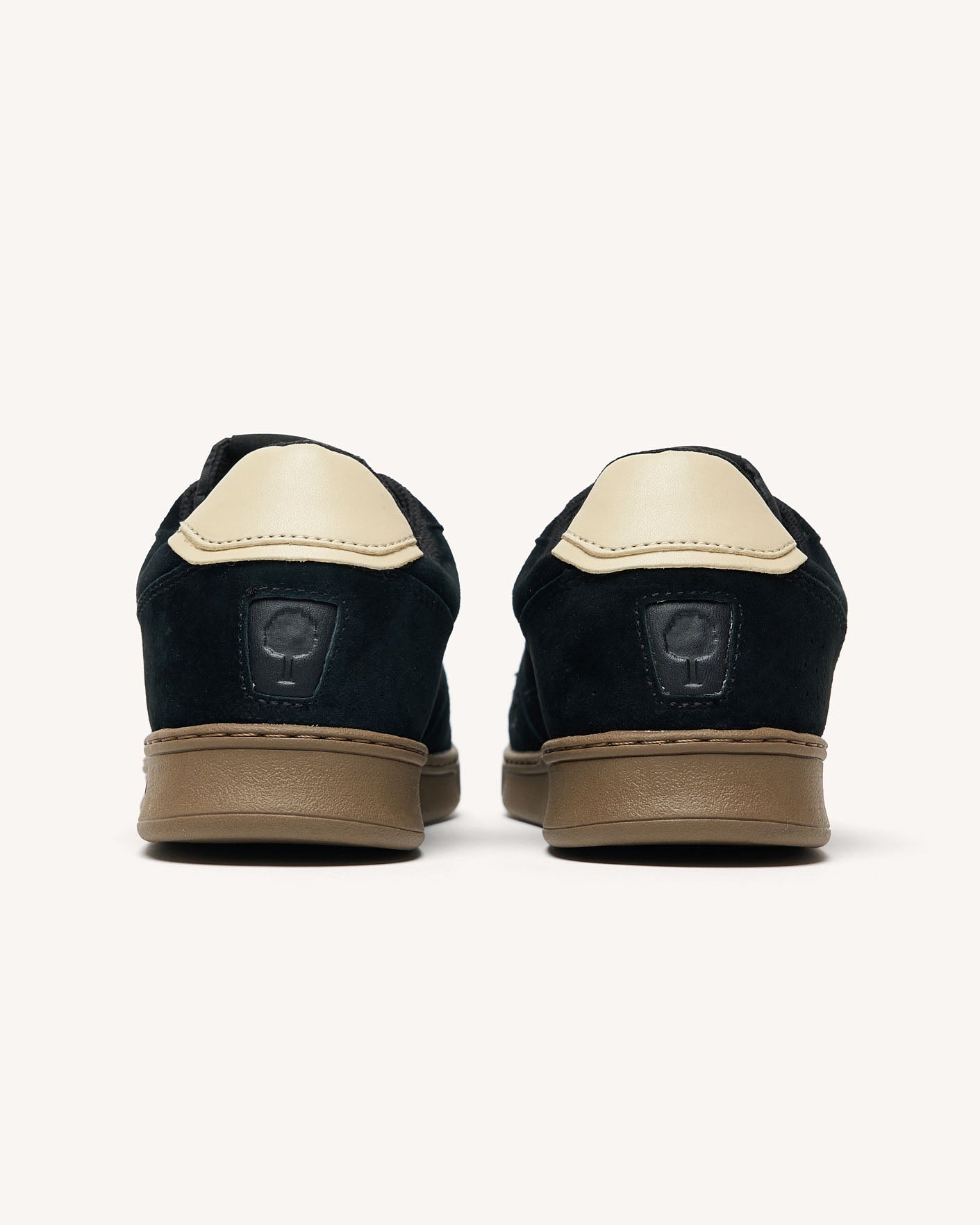commute-1-suede-fw26-bla00-P4