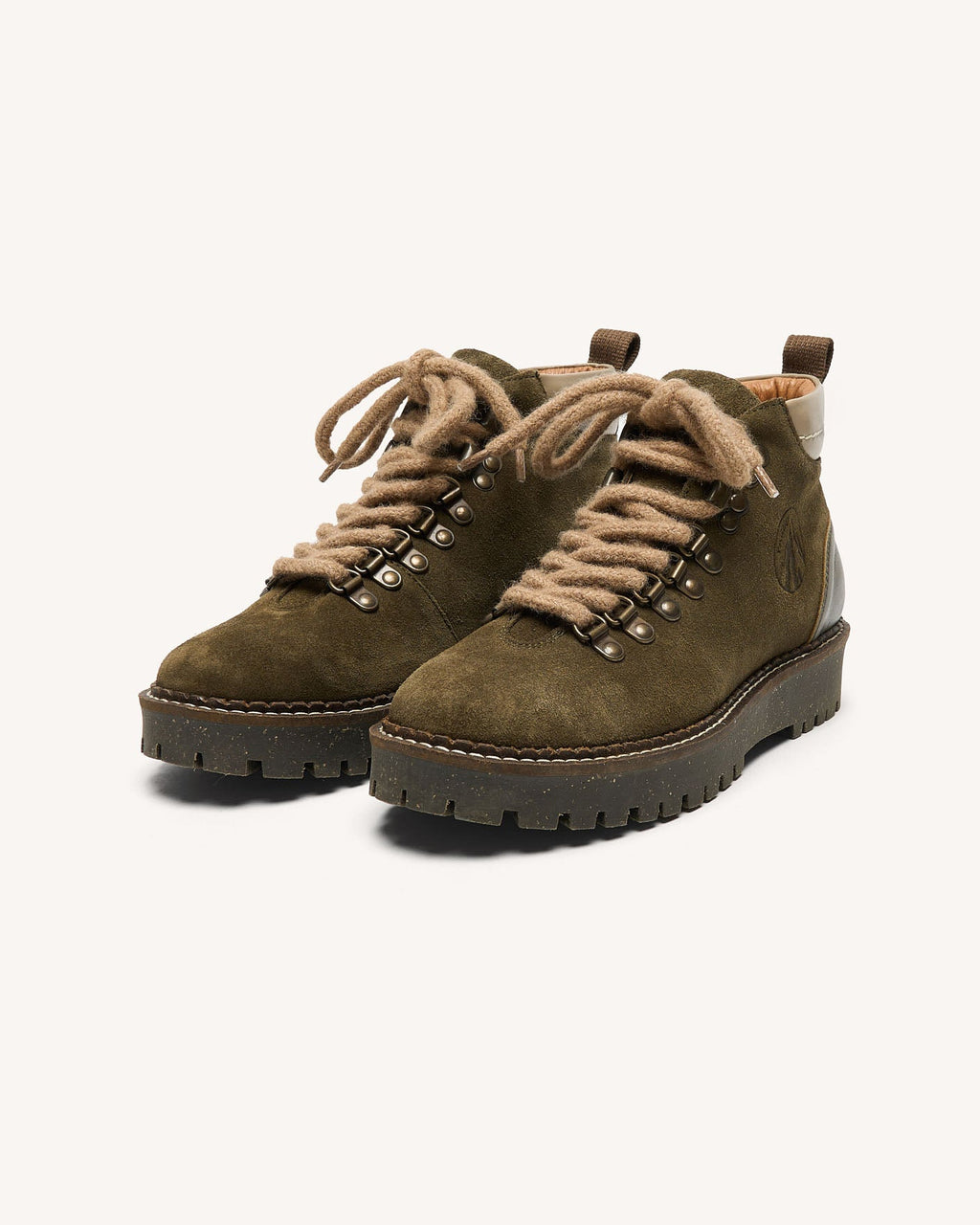 hawthorn-suede-fw26-kak00-p2