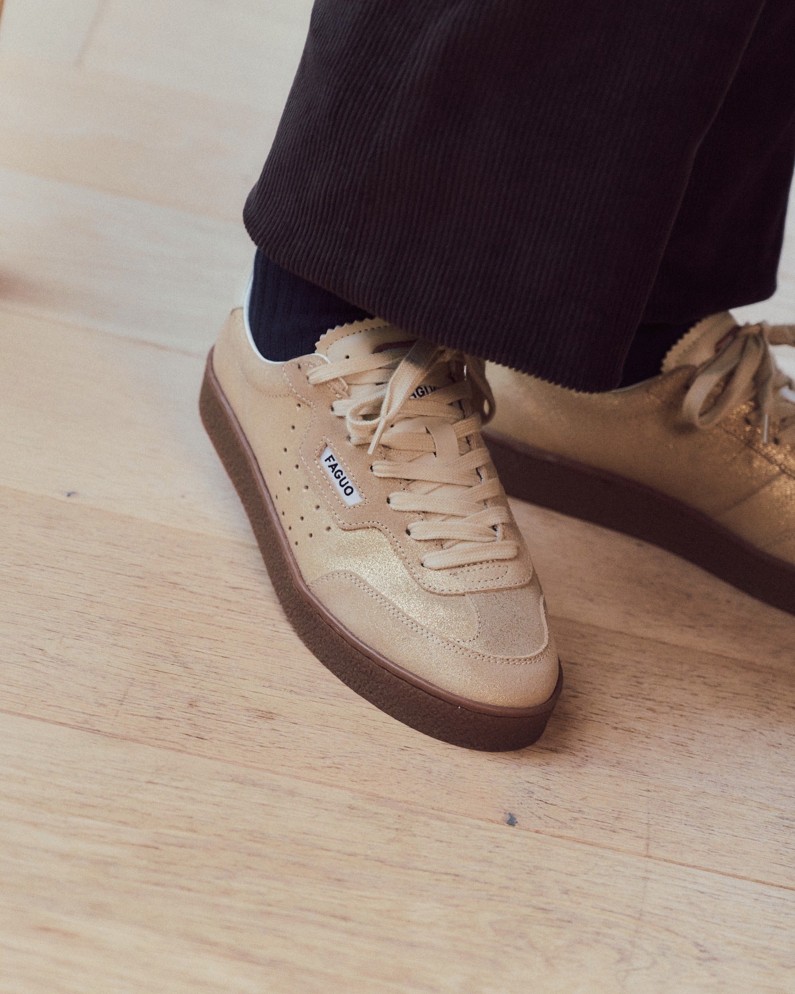lumbo-leather-fw26-gol00-O2