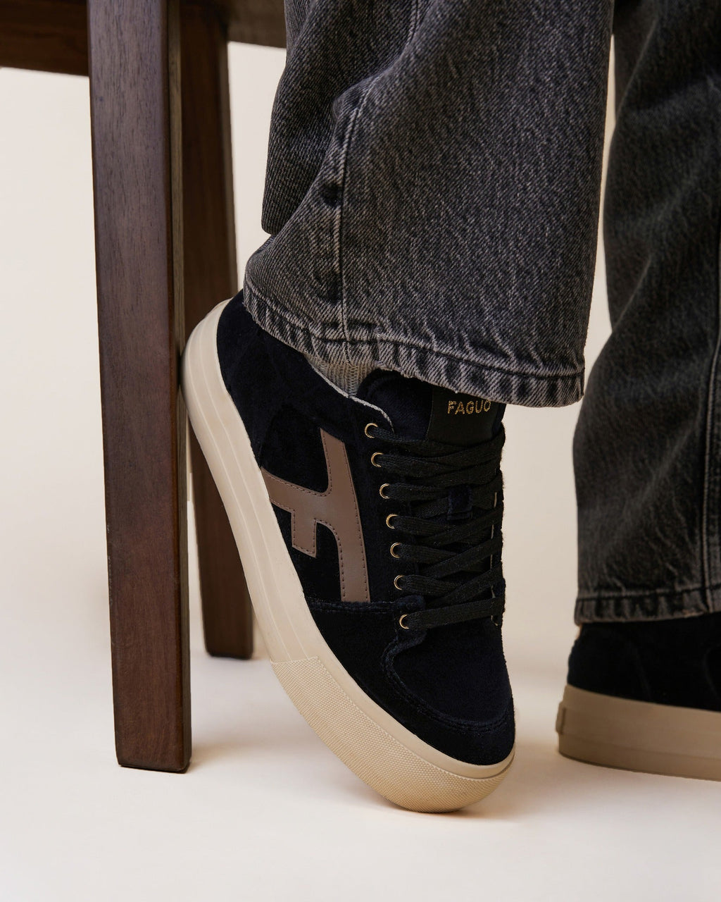 walnut-platform-woven-fw26-bla00-O7