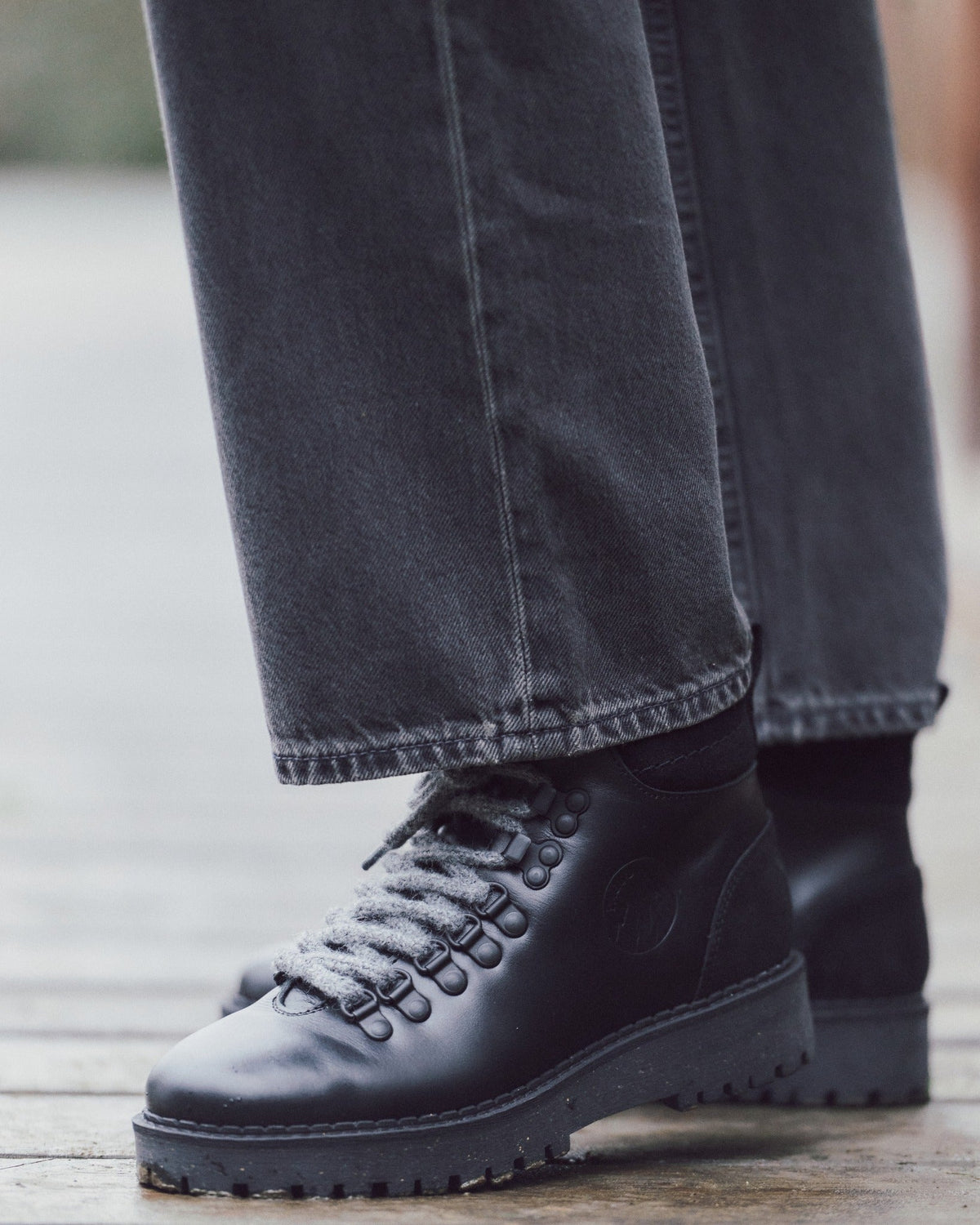 hawthorn-leather-sue-fw26-bla00-O3