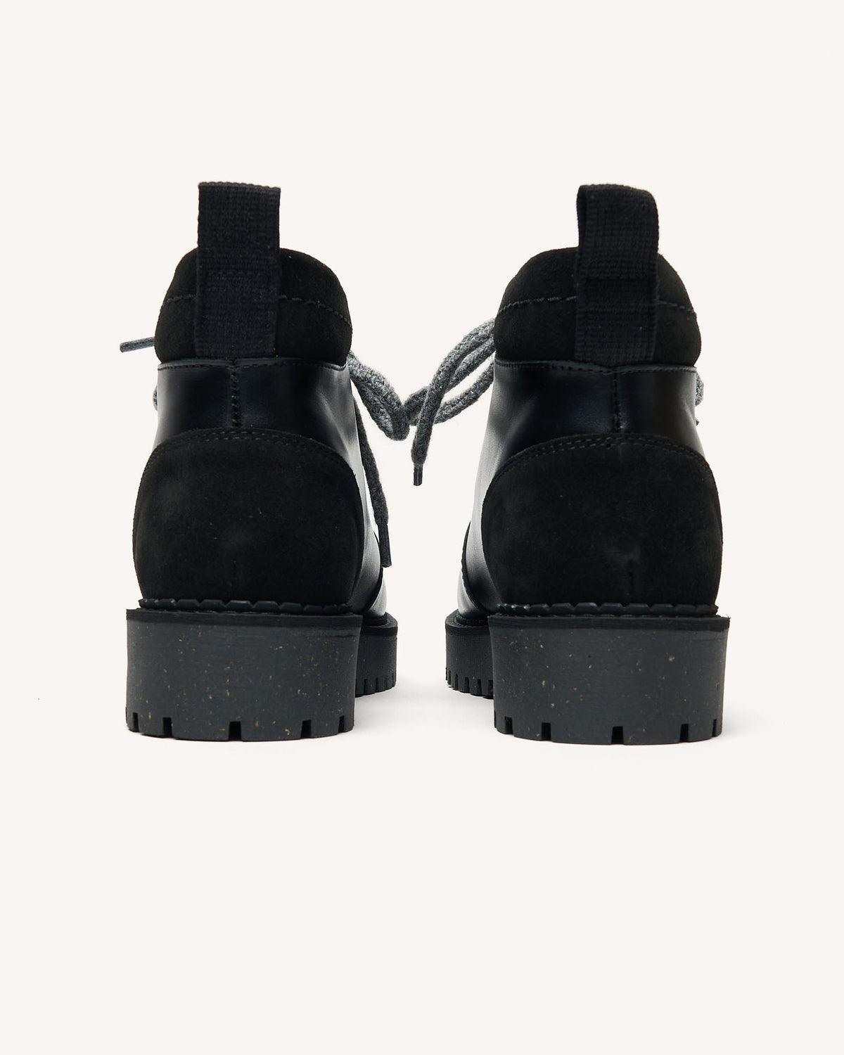 hawthorn-leer-suede-fw26-bla00-p4